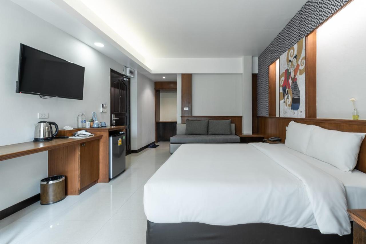 Cozytel Chiangmai Hotel Чиангмай Екстериор снимка