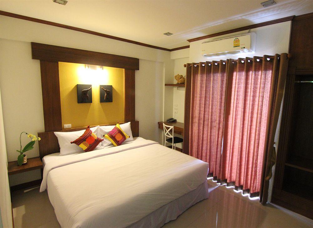 Cozytel Chiangmai Hotel Чиангмай Екстериор снимка