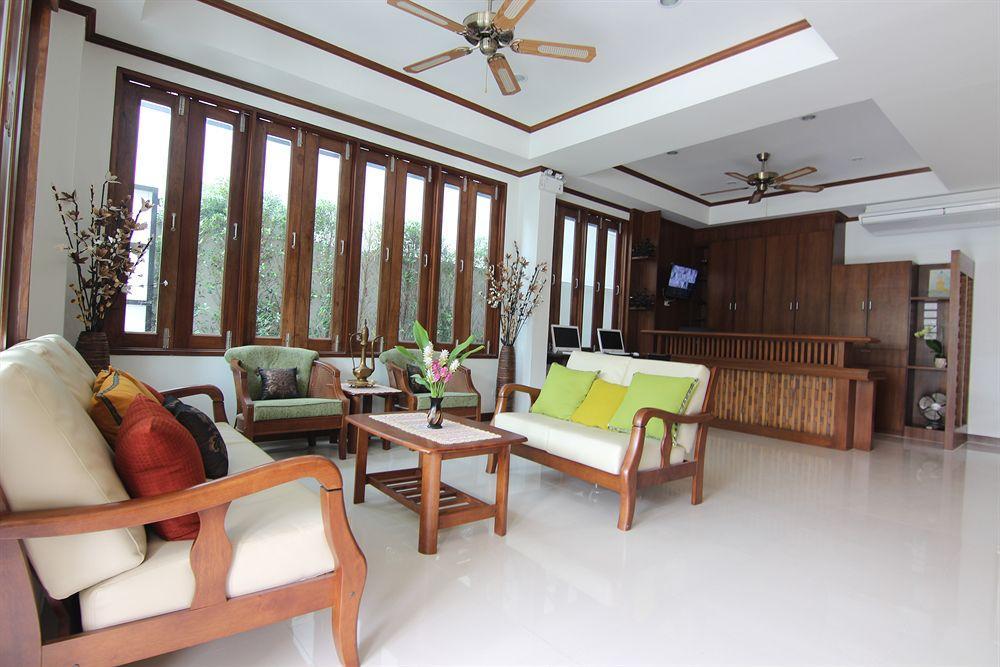 Cozytel Chiangmai Hotel Чиангмай Екстериор снимка
