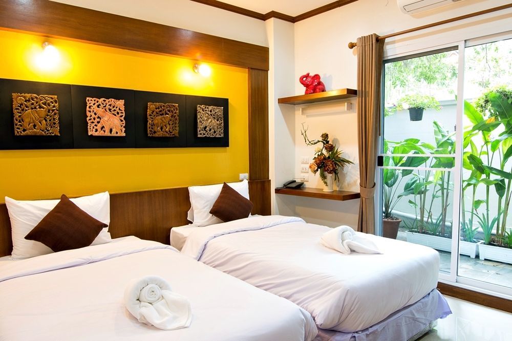 Cozytel Chiangmai Hotel Чиангмай Екстериор снимка