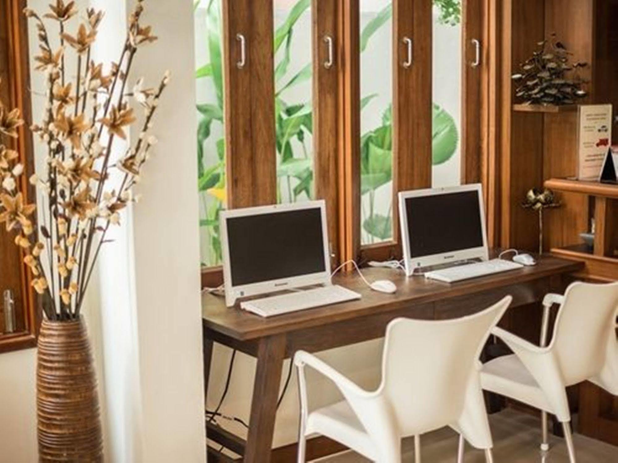 Cozytel Chiangmai Hotel Чиангмай Екстериор снимка