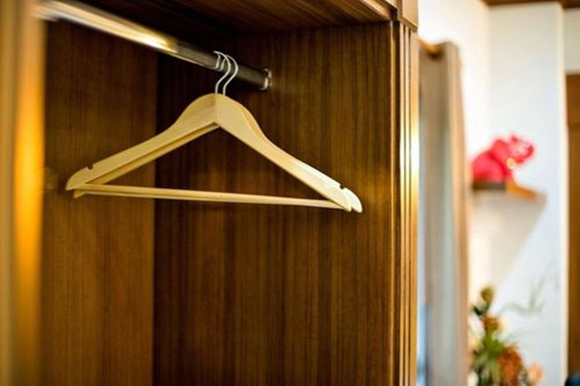 Cozytel Chiangmai Hotel Чиангмай Екстериор снимка