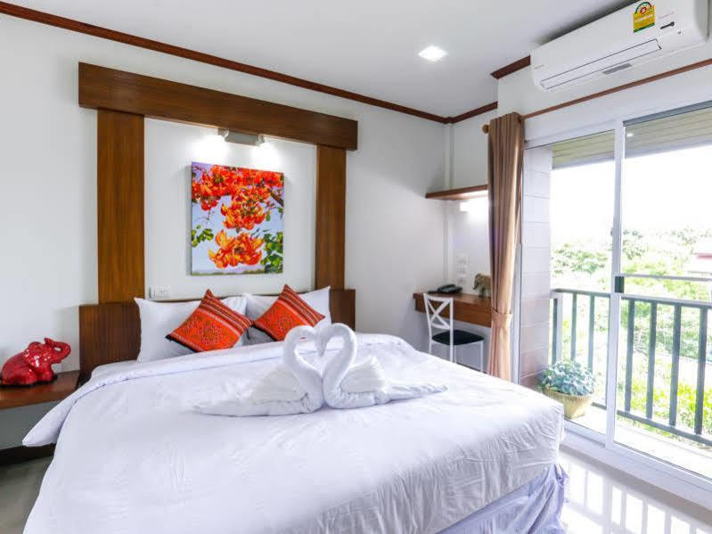 Cozytel Chiangmai Hotel Чиангмай Екстериор снимка