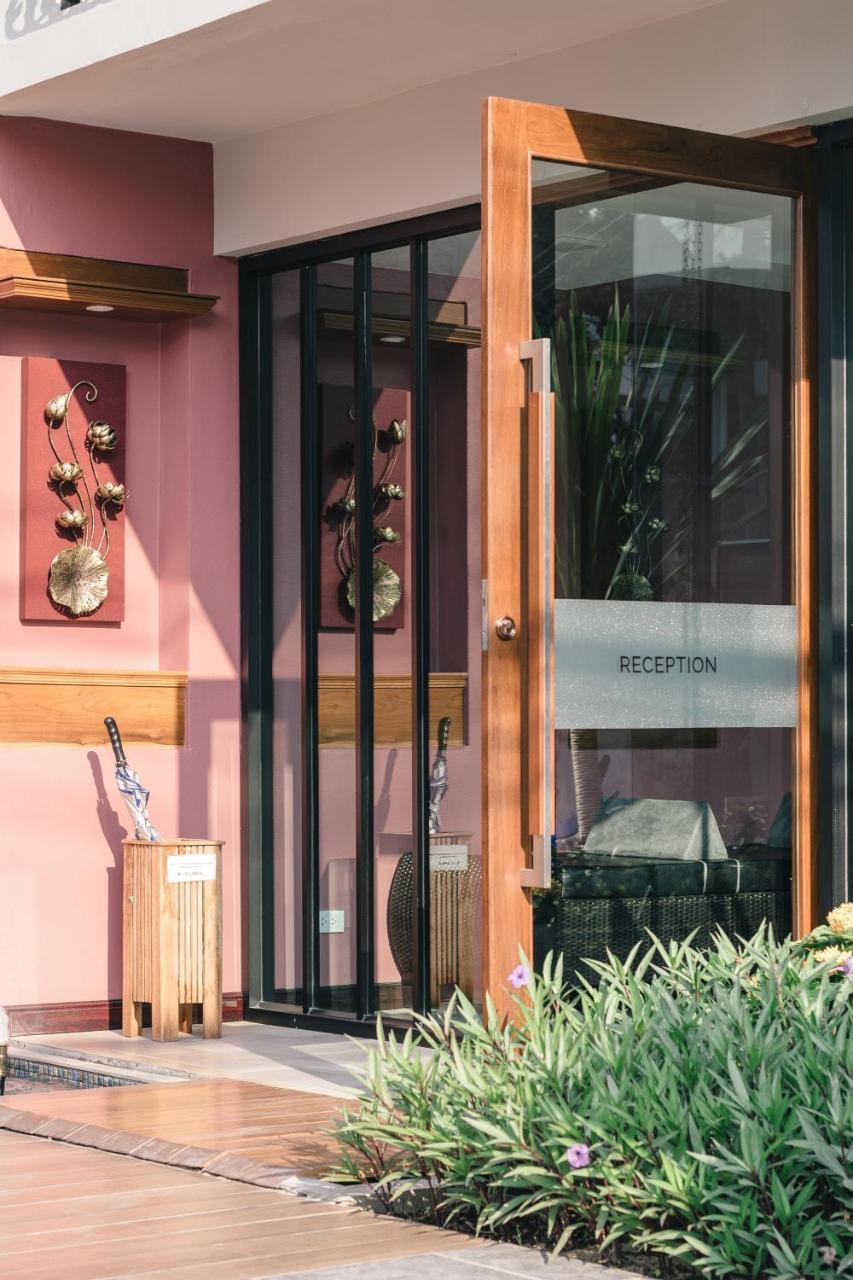 Cozytel Chiangmai Hotel Чиангмай Екстериор снимка