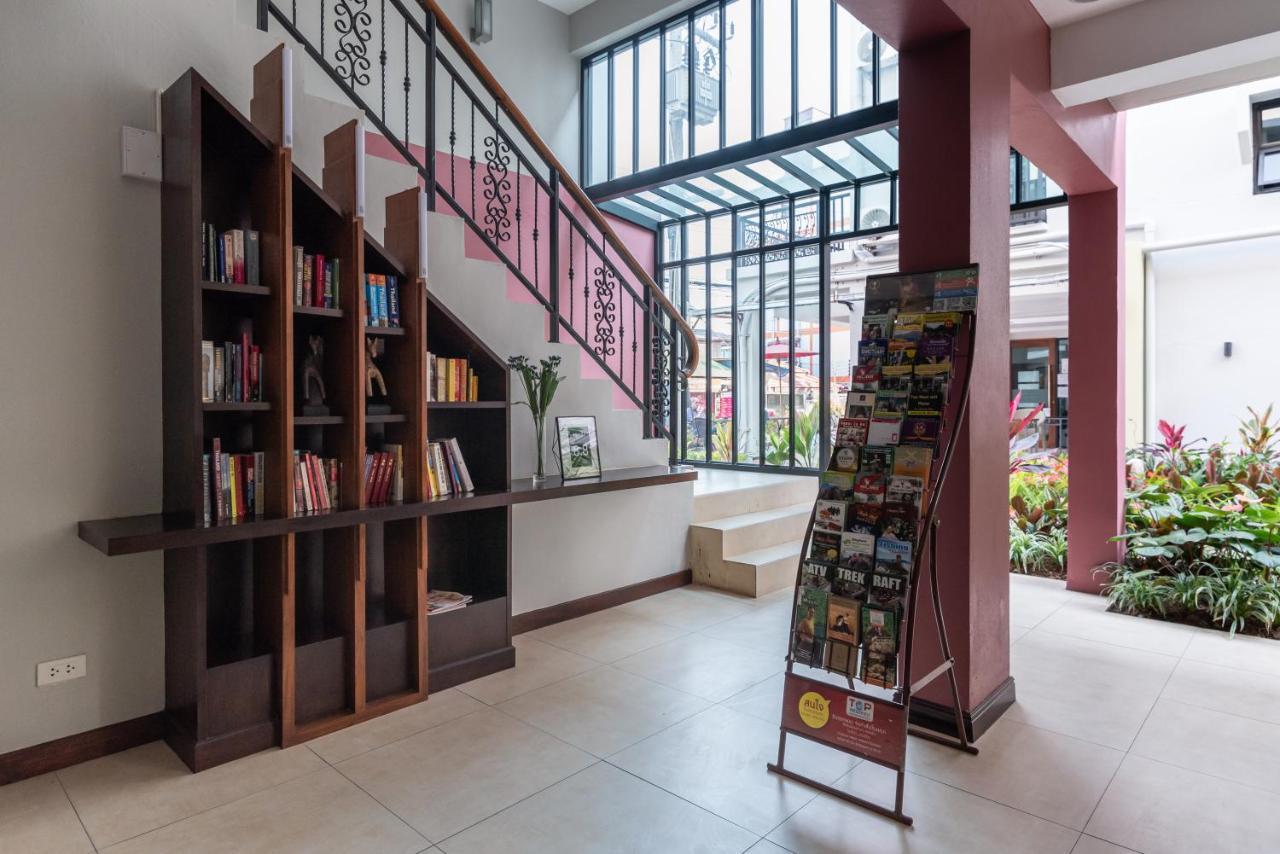 Cozytel Chiangmai Hotel Чиангмай Екстериор снимка
