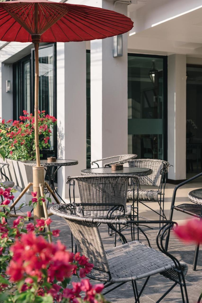 Cozytel Chiangmai Hotel Чиангмай Екстериор снимка