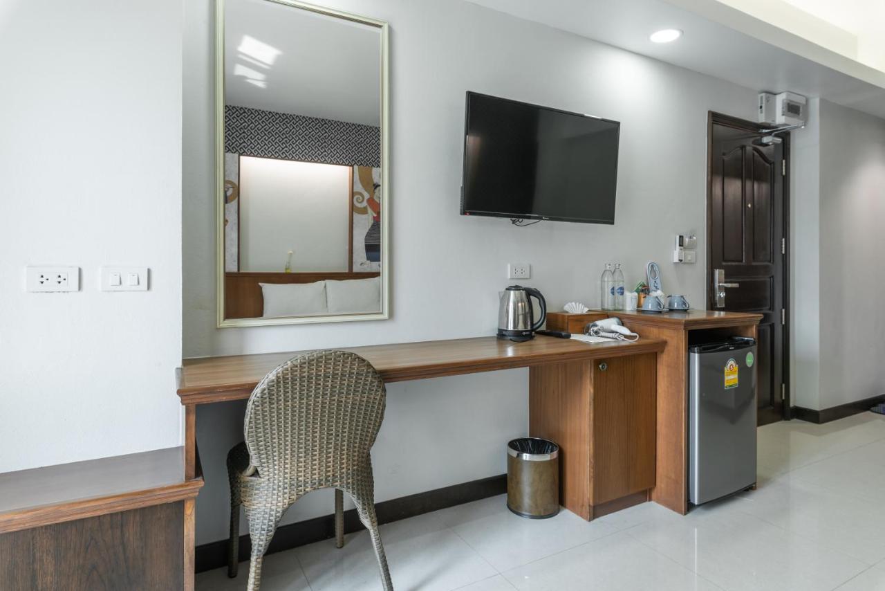 Cozytel Chiangmai Hotel Чиангмай Екстериор снимка