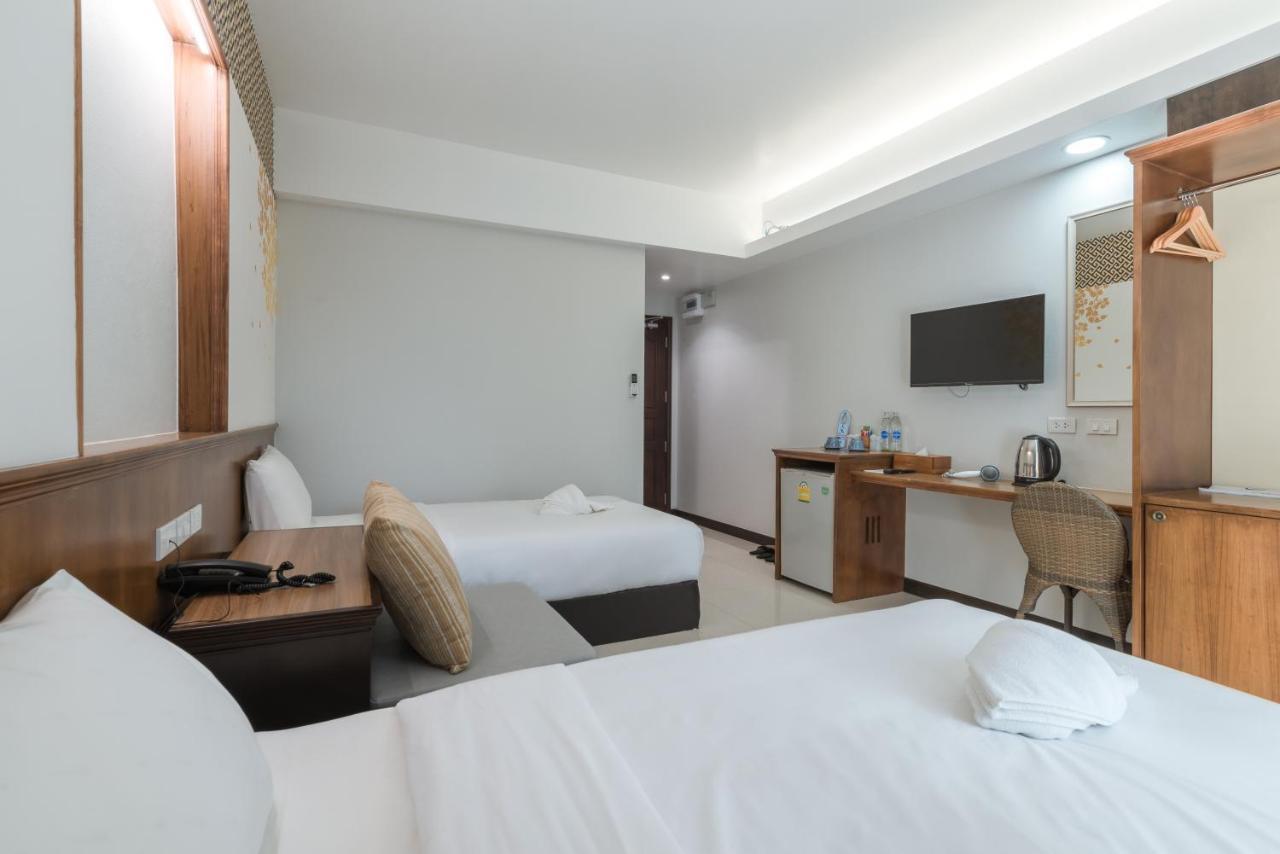 Cozytel Chiangmai Hotel Чиангмай Екстериор снимка